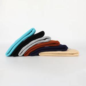 Gorros de Invierno Tejidos Personalizados 2025, Fabricante OEM, Gorros de Moda Cálidos de Acrílico con Estampado, Fabricante de Ropa para la Cabeza al por Mayor - Product Image 1