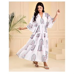 Robe longue élégante en coton blanc avec motifs floraux imprimés à la main Silhouette fluide Taille libre de l'Inde Commande en gros - Product Image 5