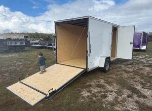 Remolque de Carga Cerrado de 6X12 con Capacidad de Carga de 7000 lb para Contratistas y Empacadores que Necesitan Seguridad, Compacto, Resistente y Fácil de Remolcar - Product Image 4