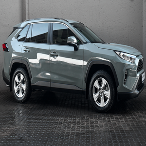 Vente chaude Utilisé pour Toyota RAV 4 SUV Vitesse de pointe Excellent état sans accident Sièges en cuir Direction gauche - Product Image 1