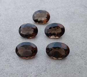 Calidad superior 100% Cuarzo ahumado natural Corte facetado redondo Suelto Genuino Calibrado Piedra preciosa Precio por quilate Venta al por mayor OEM a granel - Product Image 1