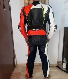 Traje de Motociclista de Cuero Personalizado para Hombre, Chaqueta y Pantalón de Motocicleta Transpirables con Técnicas Impresas para Conducir Motocicletas - Product Image 3