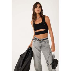 blusa corta con tirantes gruesos - Product Image 3