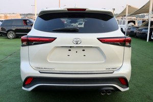 Toyota Highlander XLE SUV 2021 LHD d'occasion avec sièges en cuir Moteur turbo Régulateur de vitesse à entraînement AWD et pneus R18 - Product Image 2