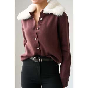 Cárdigan Borgoña con Cuello de Piel - Product Image 3