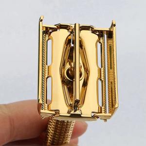 Ensemble de ciseaux de barbier droits en acier inoxydable, lame de précision tranchante, utilisation professionnelle pour la coupe de cheveux HERMANN MEDITECH - Product Image 5