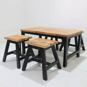 Conjunto de Mesa de Jardín de Madera Industrial de 3 Piezas, Muebles de Comedor de Madera Maciza para Patio, Mesa de Cocina para Exteriores con Estructura de Metal Negro y Taburetes - Product Image 2
