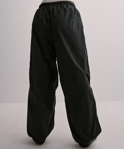 OEM/ODM 100% pantalones de chándal impermeables de nailon ligeros con cordones pierna recta ajuste relajado transpirable Hip Hop Joggers - Product Image 2