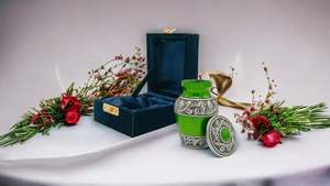 Petites urnes Mini urne de crémation en vert et noir Urne funéraire pour animaux de compagnie ou cendres humaines pour souvenirs Miniature - Product Image 4