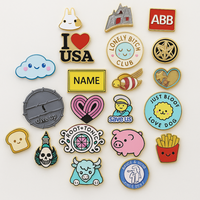 Épinglette personnalisée en émail dur ou souple, motif dessin animé avec paillettes, badge métallique irrégulier, logo imprimé UV, épinglette amusante et mignonne, style anime