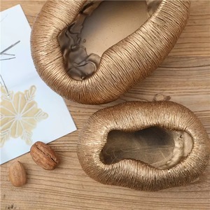 Vase en métal de style unique pour la décoration de restaurant, hôtel, chambre, centre de table, style et présentation d'intérieur de luxe - Product Image 2