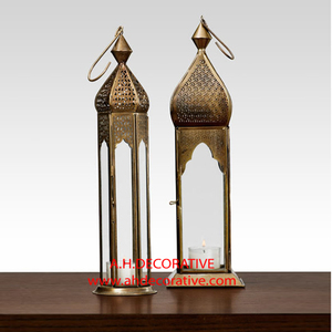 Petite lanterne à bougie en rotin en laiton antique avec poignée centre de table fini or et décoration d'église bougeoir fait à la main - Product Image 3