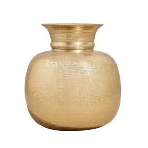 Florero de aluminio dorado de diseñador, maceta decorativa hecha a mano de primera calidad para comedor, dormitorio y espacios de oficina - Product Image 5