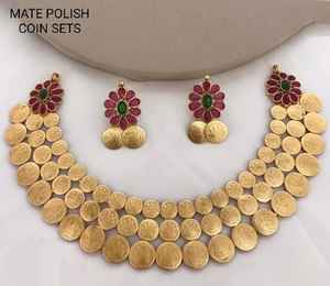 Conjunto de Collar de Monedas Chapadas en Oro Tradicional de Súper Calidad con Piedras Rojas y Verdes, Joyería de Boda Chapada en Oro Antiguo - Product Image 3