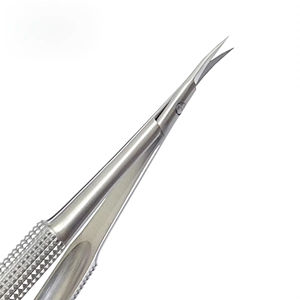 Tijeras de punta fina de calidad, diseñadas para recortar con precisión en manicura, pedicura y cuidado facial. - Product Image 5