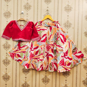 Shoryam Fashion - Lehenga Choli Infantil de Poliéster, Largo hasta el Suelo, Estampado Rojo, Blusa con Cuello en V y Dobladillo Evase |   Ropa de Fiesta Festiva Étnica - Product Image 1