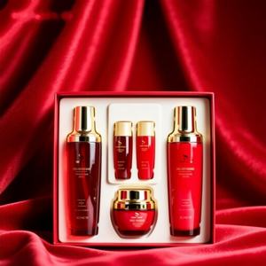 Ensemble de beauté hydratant au ginseng rouge, tonique, lotion, crème, hydratation, éclat de la peau, soin de la peau pour femmes, boîte - Product Image 1