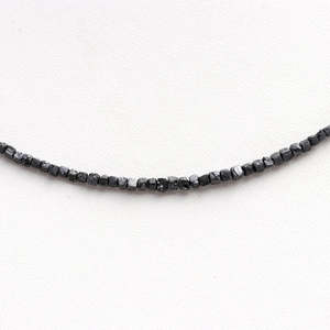 Collier de 16 pouces avec perles de diamant brut noir de 1,5 à 2,5 mm, forme cube fantaisie, motif géométrique - Product Image 5