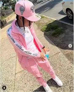 Costumes de survêtement pour hommes avec logo personnalisé DTG graphique Pantalon de survêtement évasé vintage avec fermeture éclair et marque privée Polyester de créateur délavé à l'acide - Product Image 3