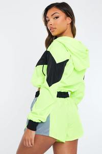 Conjunto Deportivo de 2 Piezas para Mujer, Tendencia 2024, Chaqueta Cortavientos con Bloques de Color y Pantalones Cortos, Estilo Urbano Deportivo - Product Image 3