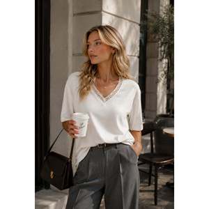 Blusa de Punto con Cuello en V y Detalle de Encaje - Blanca - Blanca - Product Image 1