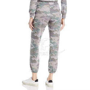 Survêtements camouflage sur mesure pour femmes, tissu doux, coupe décontractée, parfaits pour un style décontracté et streetwear. - Product Image 4
