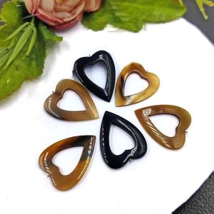 Pendentif en corne de buffle naturelle |   Accessoire de bijouterie artisanal écologique - Product Image 2