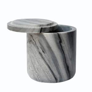 Pot de bougie en marbre avec un design minimal idéal pour les expositions de parfums et de cadeaux de spa - Product Image 6