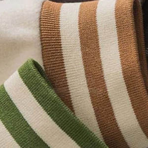 Chaqueta de invierno Varsity de dos tonos con mangas de cuero PU Puños acanalados Cuello levantado Logotipo frontal Opciones personalizables - Product Image 5