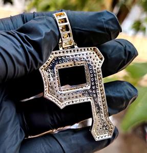 Nuevo Colgante de Letra Hip Hop con Diamantes Moissanite VVS Certificados por GRA, Chapado en Oro sobre Plata 925, en Venta - Product Image 5