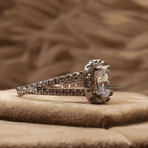 แหวนหมั้นเพชรทรงยาวรูปทรงคุชชั่นคัทจาก RITZIN ประดับเพชรรอบเพชรแบบ Halo ดีไซน์ก้านแหวนแบบแยกส่วน สีโรสโกลด์ สำหรับผู้หญิง - Product Image 5