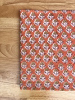 Tissu en coton premium imprimé à la main traditionnellement, fond pêche terre cuite doux, pour motifs floraux, rideaux et chemises