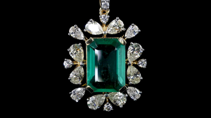 Collier pendentif en émeraude verte, design minimaliste et élégant avec coupe ronde brillante, coupe marquise et rubis de laboratoire, bijoux fins - Product Image 4