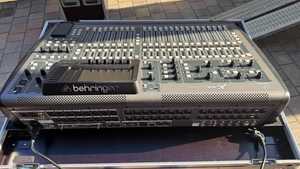 Console de mixage numérique Behringers X32 de qualité supérieure, 40 entrées, 25 bus, 100% d'origine, scellée en usine avec 1 an de garantie. - Product Image 3