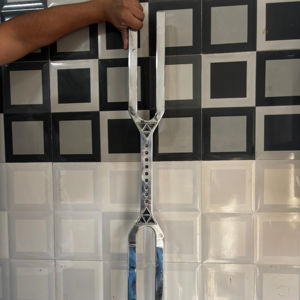 ส้อมเสียงจี๊ทขนาดใหญ่ พร้อมคีย์ DnA ความถี่ D288hz และ A432hz พร้อมไม้ตี - Product Image 1