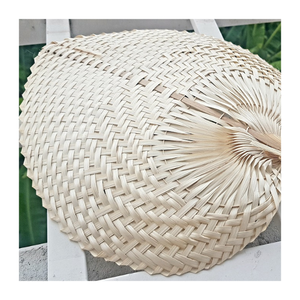 Éventail à main en forme de feuille de bambou du Vietnam Souvenir écologique fait à la main en gros pour la décoration de mariage rustique et l'utilisation de refroidissement quotidienne - Product Image 5