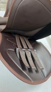 Silla de Montar a Caballo de Cuero Premium Hecha a Medida, Duradera y Cómoda, Elaborada por Expertos para Todos los Jinete, Pedidos al por Mayor OEM - Product Image 3