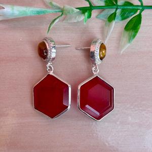 ทับทิมทรงหกเหลี่ยมทำด้วยมือสีแดงควอตซ์และตาเสือห้อยต่างหูเงินอัญมณีดีไซน์เนอร์สำหรับผู้หญิง - Product Image 5