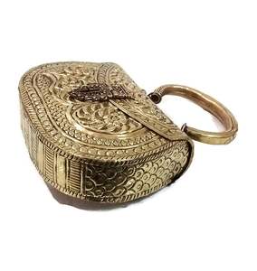Custom Wholesale Women Designer Brass Embossed Metal Purse Evening Clutch <b>Bag</b> <b>Gold</b> Chain Light Suede Line Vintage Clutch Purse - Product Image 3