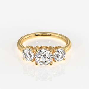 Bague à trois pierres en or 18 carats avec diamant moissanite, coupe ronde, élégante et luxueuse - Product Image 1