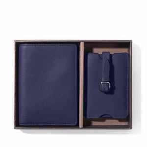 Couverture de passeport en cuir de qualité supérieure protégée par RFID, cadeau de voyage élégant et durable et idéal pour les jetsetters et les explorateurs - Product Image 2