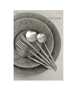 Ensemble de couverts en métal doré au design classique avec poignées en acrylique pour la maison et les dîners de mariage - Product Image 6