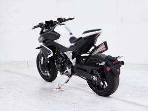 En Existencia, Motocicleta/Scooter Deportiva 800NK 2024 Auténtica - Product Image 5