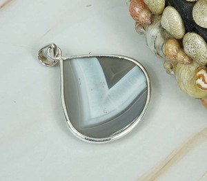 Pendentif en agate à bandes en argent sterling massif 925 avec collier à breloques en forme de poire - Product Image 4