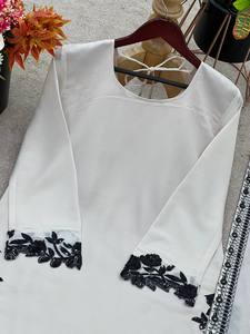 Ensemble Kurta élégant embelli avec détails perlés et tenue de fête festive Dupatta pour femmes Look ethnique glamour - Product Image 5