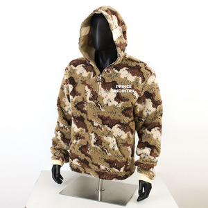 Sudaderas con Capucha de Forro Polar Sherpa Grueso con Logotipo Personalizado al por Mayor, Chaquetas de Forro Polar Sherpa con Media Cremallera y Estampado de Camuflaje Cálidas y Suaves para Hombre - Product Image 1