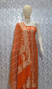 Traje de 3 Piezas Sin Costuras de Seda Semi Dupion Banarasi con Falda y Blusa con Tejido Jacquard, Vestido Tradicional para Mujer para Fiestas y Protección Solar - Product Image 2