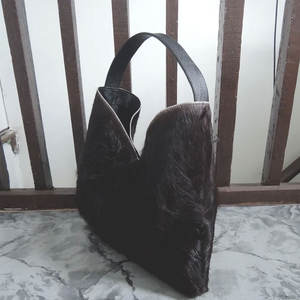 กระเป๋าถือหนังวัวนิ่มสีพื้นย้อมสีล้วนเอวสูง - Product Image 2