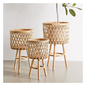 Jardinières en rotin tissé exquis de retraite côtière vintage avec une élégance intemporelle pour un jardin d'inspiration naturelle - Product Image 2