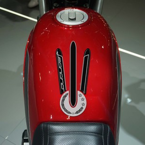 Adesivi Protettivi 3D in Resina-Gel per Serbatoio Moto e Logo Personalizzato Compatibili con Benelli Leoncino 500 - Product Image 1